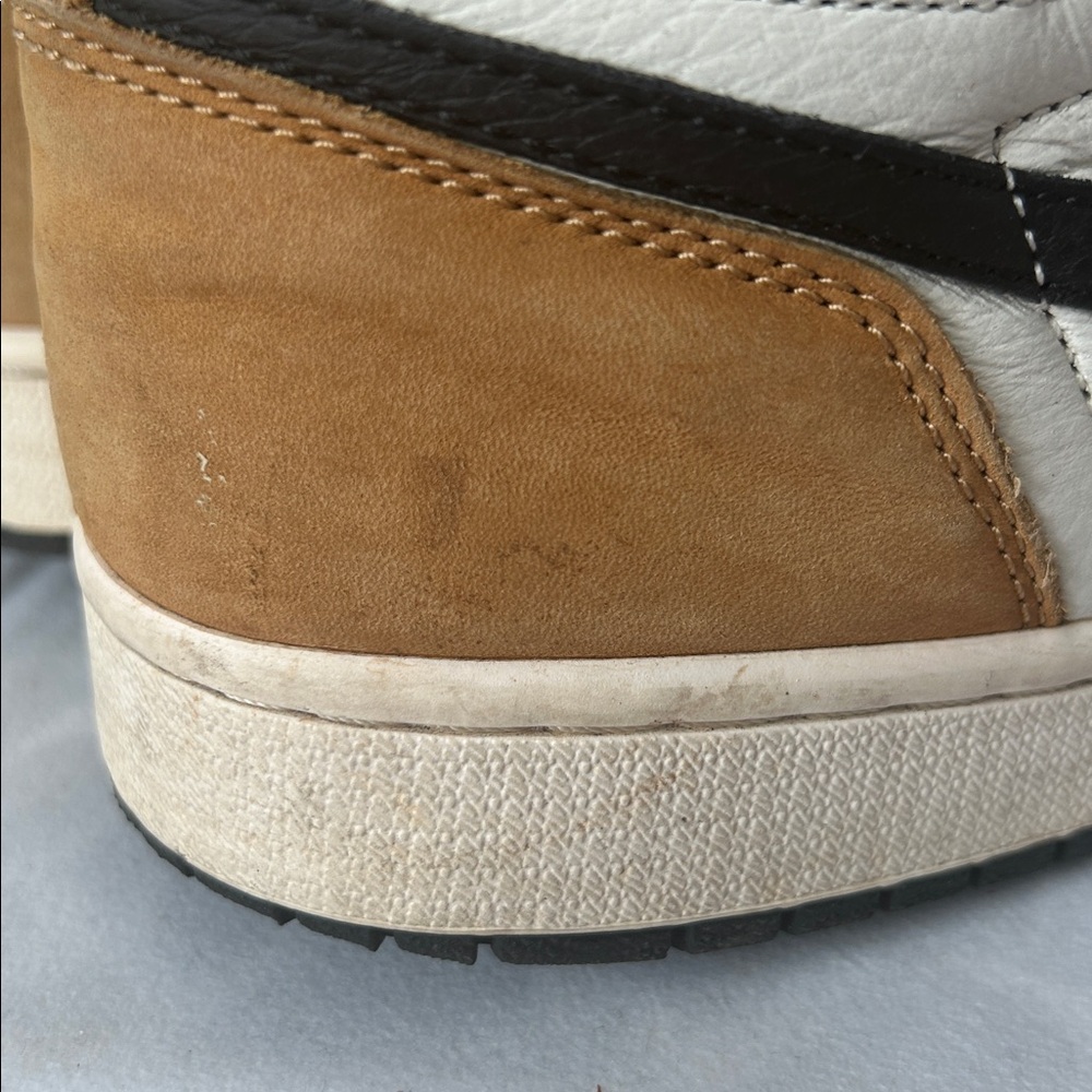 Nike Jordan 1 Retro Rookie Of The Year High-Top Sneakers **Size 10** - Picture 14 of 15